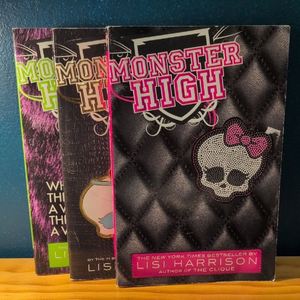 Monster High Hardcover Book Set